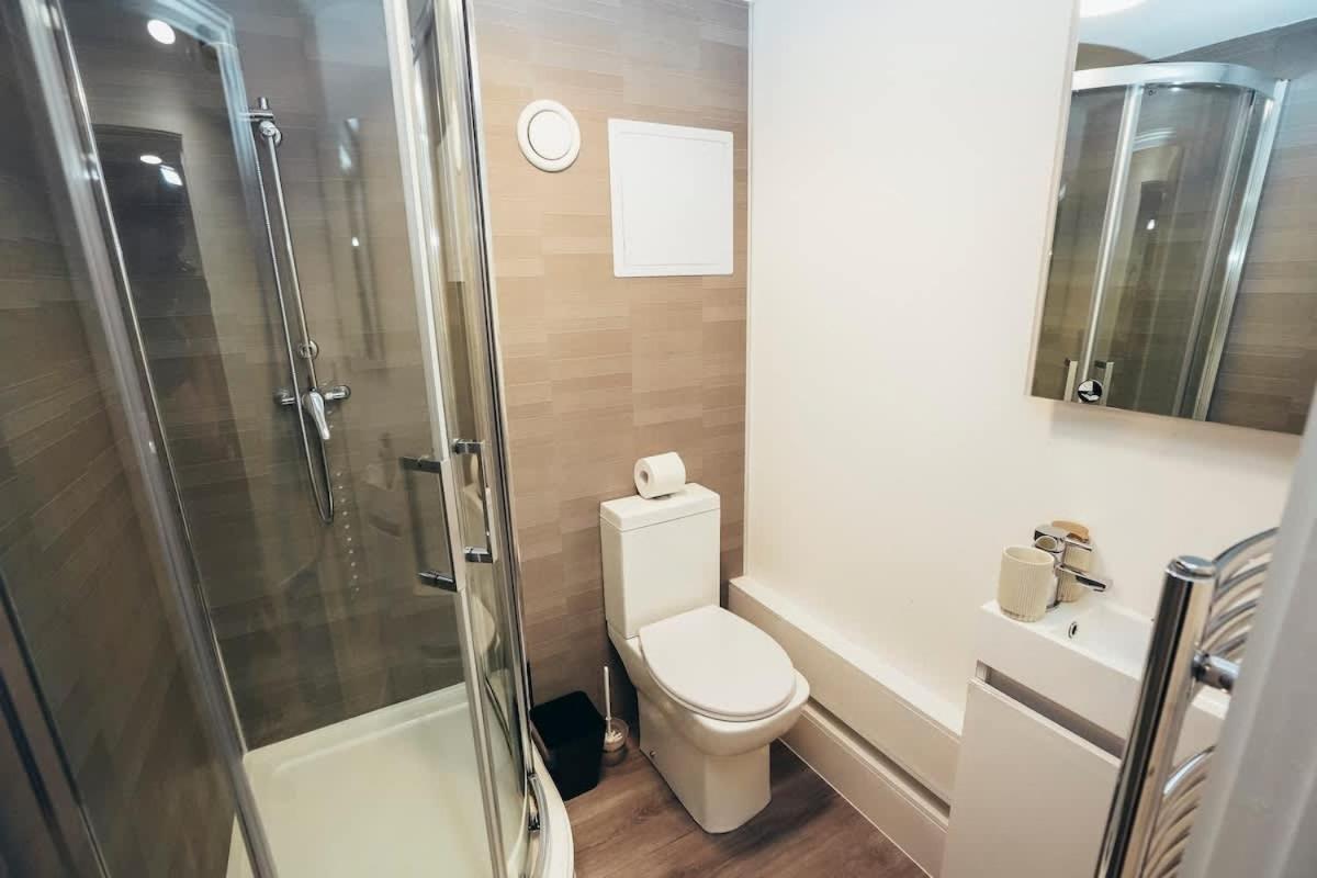 1br Centre Apt, Self Check In, Wifi, By Derbnb